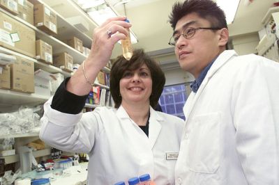 800px-Scientists_examine_vial