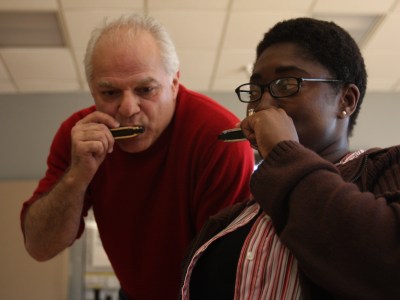 Rand De Mattei, a music instructor with Blues in the Schools, gets in tune with Petty Officer 2nd Class Tyreen S. McRae, a participant in neurologic music therapy, at Naval Medical Center San Diego Feb. 28. Neurologic music therapy helps Wounded Warriors